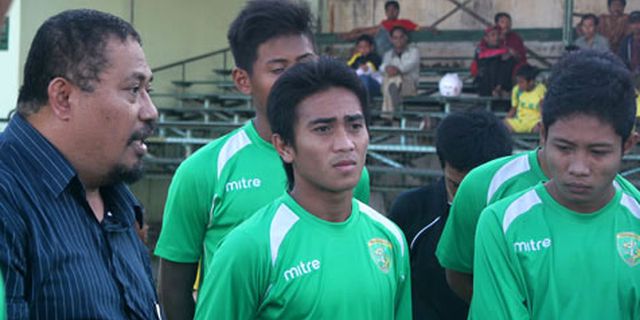 Saleh Mukadar Datang, Gaji Persebaya Terbayar