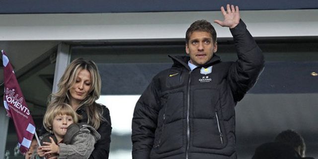 Stiliyan Petrov Umumkan Pensiun Dari Sepakbola Stiliyan Petrov Umumkan Pensiun Dari Sepakbola