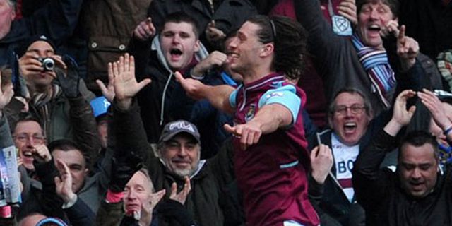 Carroll: Suporter Buat Saya Nyaman di West Ham