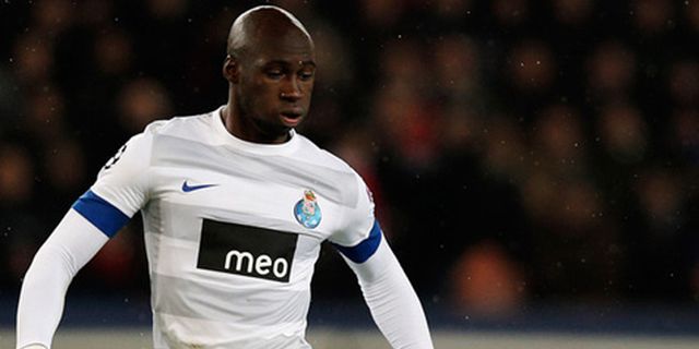 Juve Saingi MU dan Chelsea Dapatkan Mangala