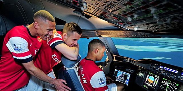 Tiga Pemain Arsenal Berhasil Daratkan Pesawat Terbang