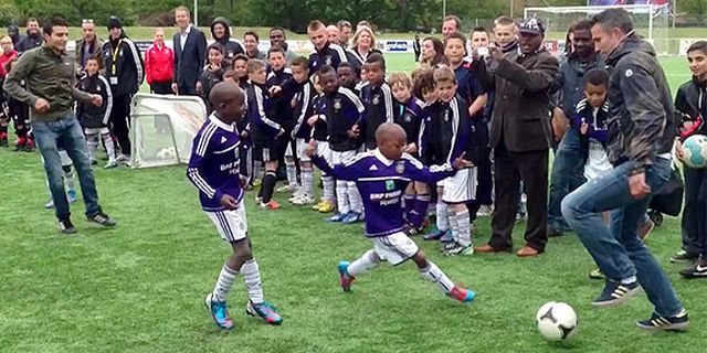 Video: Free-style Lawan Anak Kecil, RVP Ogah Lunak