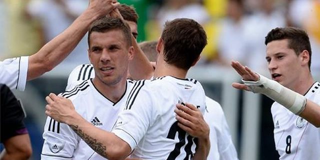 Video: Gol Enam Detik Podolski Kontra Ekuador Video: Gol Enam Detik Podolski Kontra Ekuador