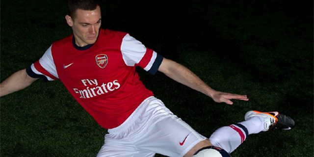 Vermaelen Tegaskan Bertahan Bersama Arsenal