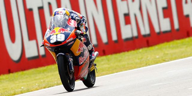 Salom Rebut Kemenangan di Moto3 Italia Salom Rebut Kemenangan di Moto3 Italia