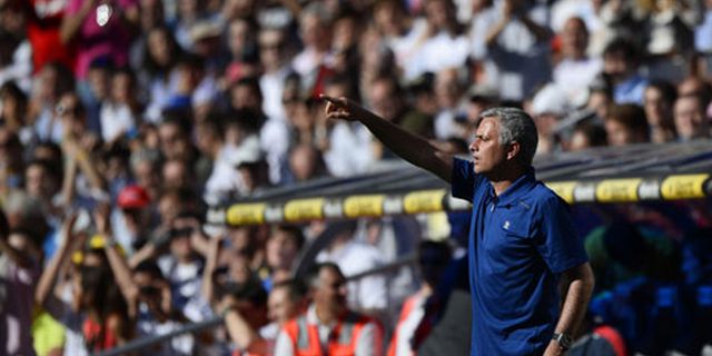 Publik Bernabeu Terbelah di Laga Terakhir Mourinho