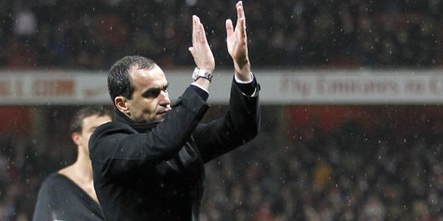 Martinez Resmi Tangani Everton?