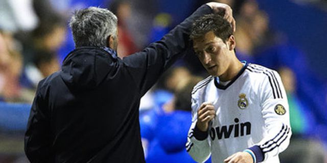 Ucapan Terima Kasih Spesial Ozil Untuk Mourinho