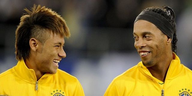 Neymar Menolak Disamakan Dengan Ronaldinho