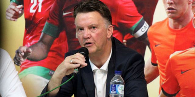 Belanda Sempat Kesulitan, Van Gaal Salahkan Lapangan