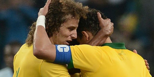 PSG Ingin Sandingkan Thiago Silva Dengan David Luiz