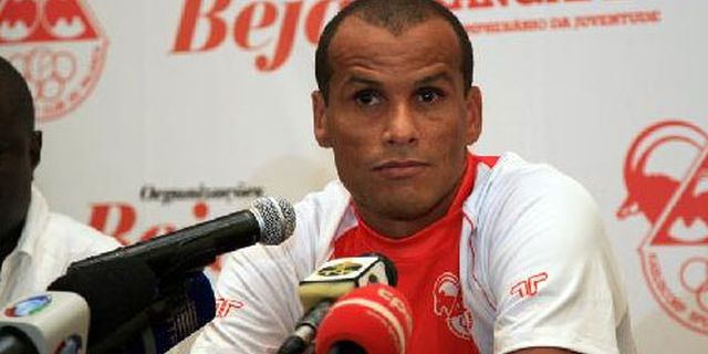 Rivaldo Kecam Penyelenggaraan Pesta Sepakbola di Brasil Rivaldo Kecam Penyelenggaraan Pesta Sepakbola di Brasil
