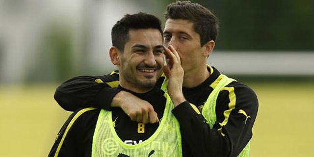 Gundogan Pede Lewandowski Bertahan di Dortmund