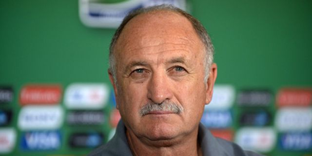 Scolari Waspadai Trio Cavani-Forlan-Suarez Scolari Waspadai Trio Cavani-Forlan-Suarez