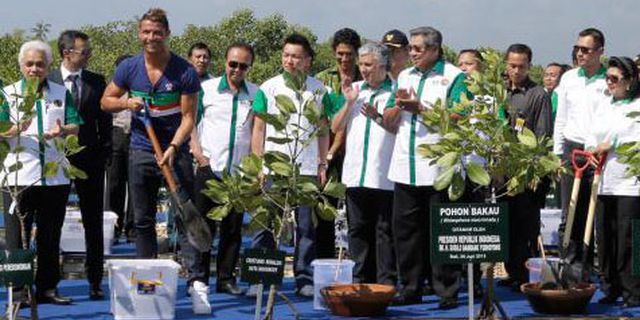 Ronaldo Berharap Jadi Inspirasi Penyelamatan Hutan Bakau Ronaldo Berharap Jadi Inspirasi Penyelamatan Hutan Bakau