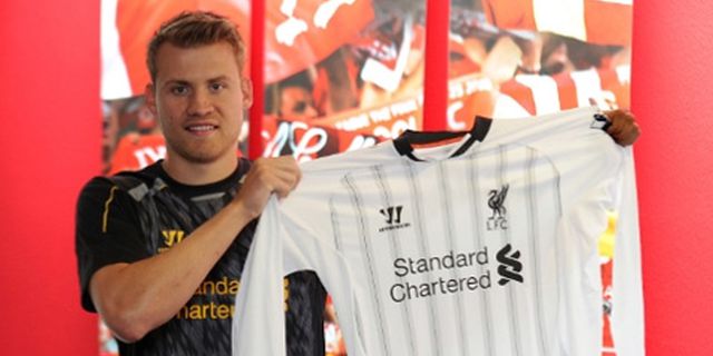 Mignolet Jawab Tantangan Pepe Reina di Anfield