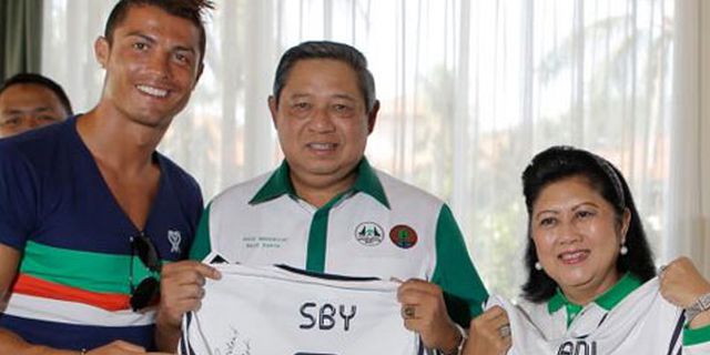 Inilah 4 Jersey Gratis Yang Dikoleksi Presiden SBY