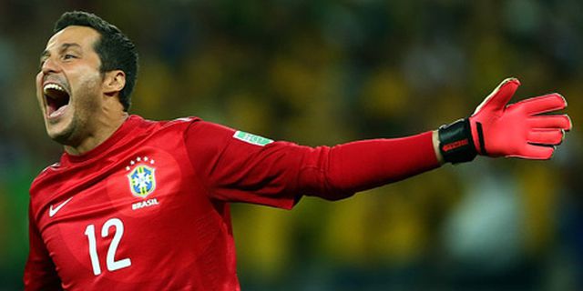 Julio Cesar Antara Arsenal Atau AS Roma