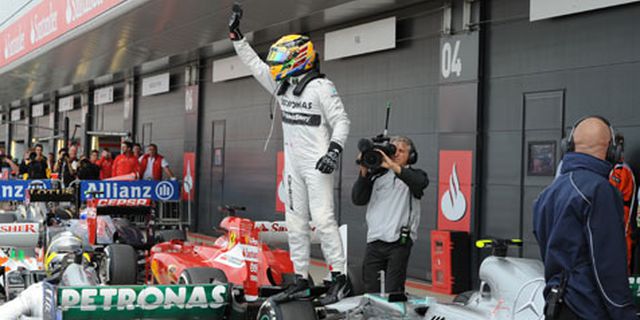 Hamilton Rebut Pole Formula 1 GP Inggris