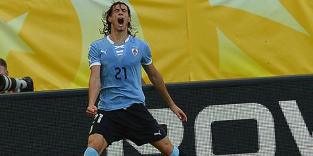 Diburu Madrid dan Chelsea, Cavani Akui Risih Diburu Madrid dan Chelsea, Cavani Akui Risih