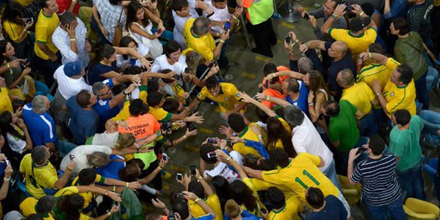 Video: Selebrasi Pendukung Brasil di Jalanan