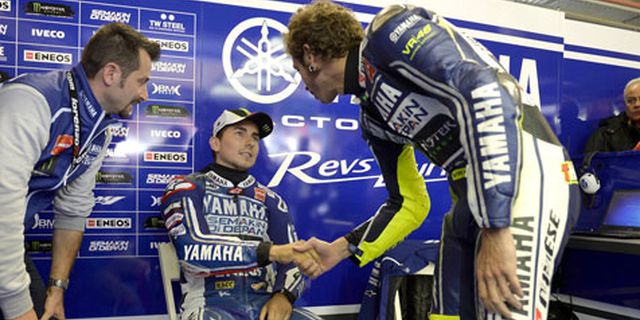 Rossi Mengumpat Saat Dikejar Lorenzo di MotoGP Belanda