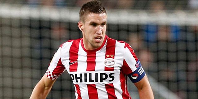 PSV Enggan Jual Strootman ke Manchester United