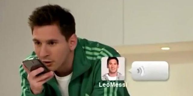 Aksi Juggling Sambil Chatting Messi di Iklan WeChat