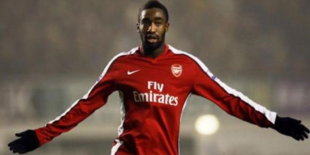 Arsenal Pinjamkan Djourou ke Hamburg