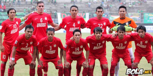 Arema Target Seri di Makassar
