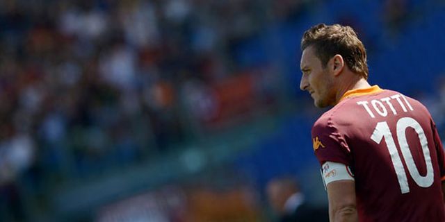 Totti Isyaratkan Pensiun Musim Depan Totti Isyaratkan Pensiun Musim Depan