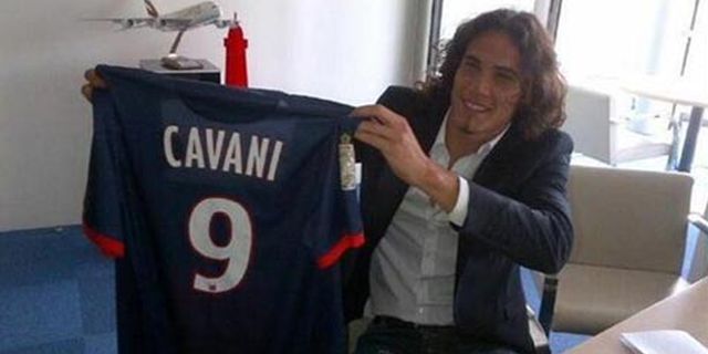PSG Resmi Dapatkan Cavani
