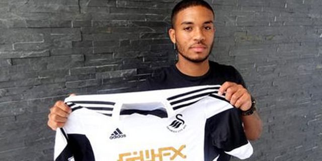 Swansea Rekrut Mantan Bek Kiri Arsenal