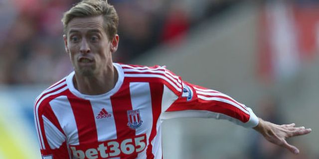 Crouch Berpengalaman Sikapi Rumor Transfer