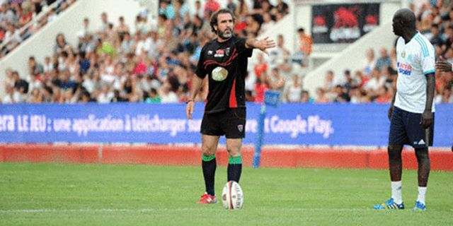 Cantona Wasiti Laga Unik Campuran Sepakbola-Rugby