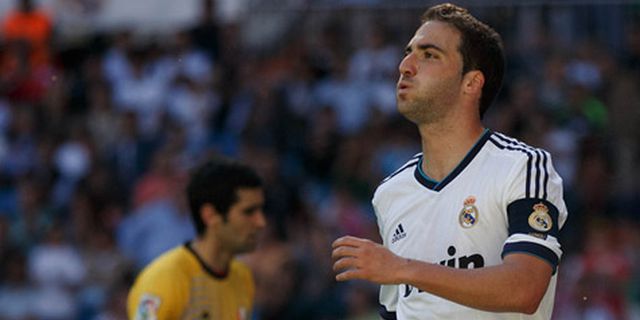 Napoli Ingin Higuain Gantikan Cavani Napoli Ingin Higuain Gantikan Cavani
