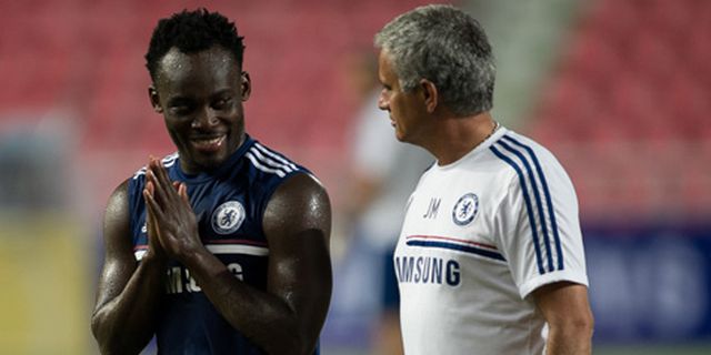 Essien dan Mourinho Saling Lempar Pujian