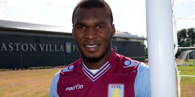 Benteke Teken Kontrak Baru Bersama Aston Villa