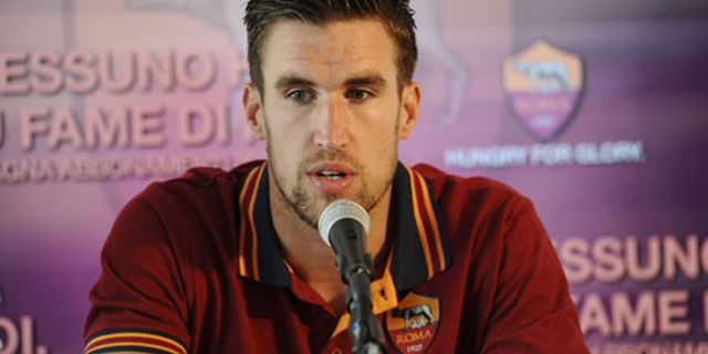 Galliani Akui Milan Kalah Berebut Strootman Galliani Akui Milan Kalah Berebut Strootman
