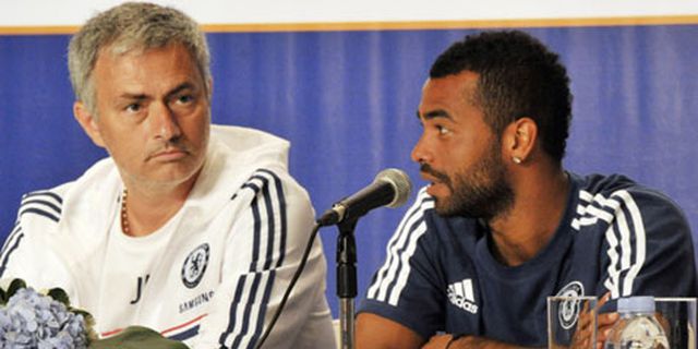 Mourinho Anggap Ashley Cole Tak Berutang Apa-apa