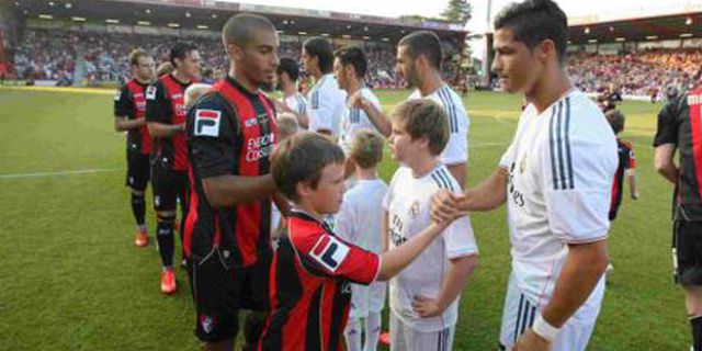 Handshake Dengan Ronaldo, Fans Cilik Ini Ogah Cuci Tangan