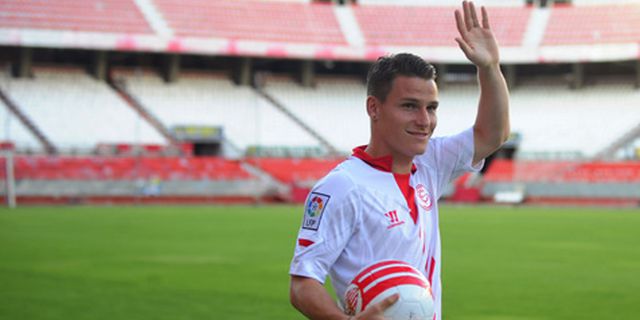 Sevilla Resmi Pinang Kevin Gameiro