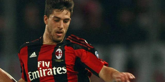 Gagal Bersaing, Bek AC Milan Dilepas ke Real Betis