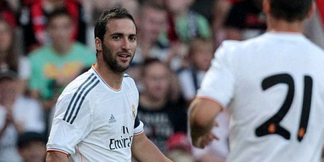 Benitez Yakin Higuain Bakal Sukses di Musim Perdana Benitez Yakin Higuain Bakal Sukses di Musim Perdana