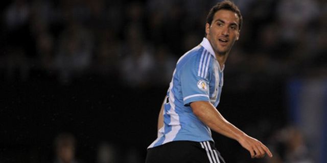 Napoli Resmi Rekrut Higuain Dari Real Madrid Napoli Resmi Rekrut Higuain Dari Real Madrid
