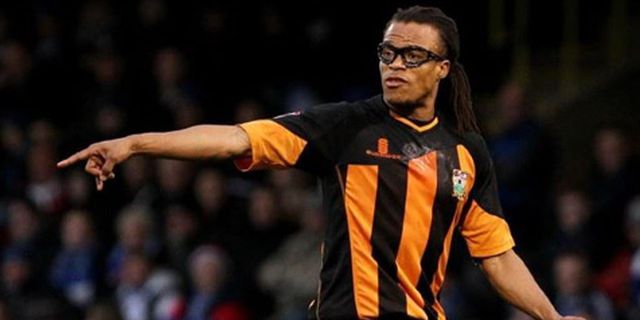 Jadi Player-Manager, Edgar Davids Pilih Nomor Punggung 1