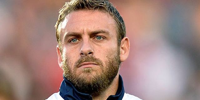 Tegaskan bertahan, De Rossi Bikin Chelsea Patah Hati Tegaskan bertahan, De Rossi Bikin Chelsea Patah Hati
