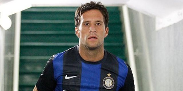 Bek Inter Silvestre Resmi ke Milan