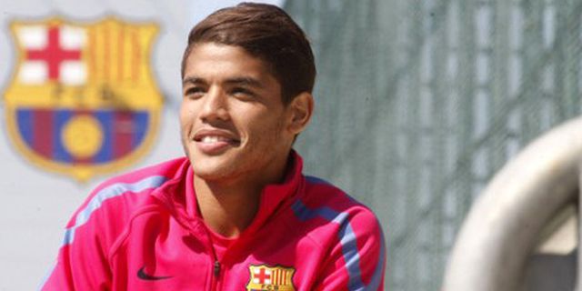 Dos Santos Bertahan di Barca