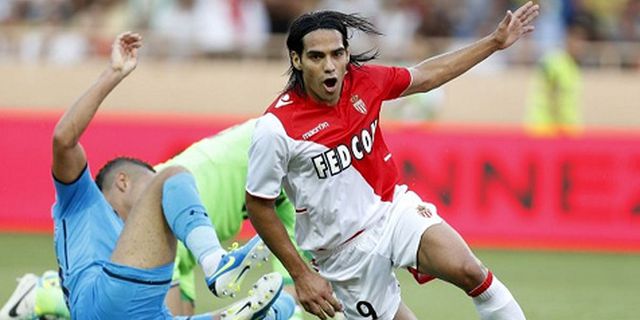 Lloris Akui Radamel Falcao Penyerang Buas